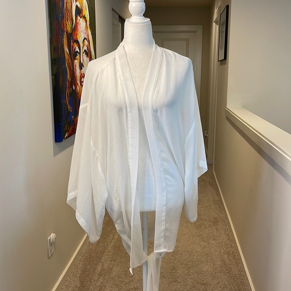 Show me your mumu white linen robe - Picture 1 of 6